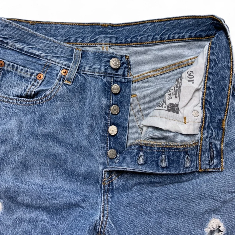 Levi's 501 90s Straight Leg Jeans Mens 27x30 Light Wash Distressed Button‎ Fly